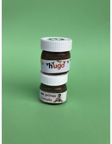 Tarros de la crema de chocolate Nutella en formato mini de 25 gramos cada uno. Se personalizan. Pedido mínimo 32 unidades.