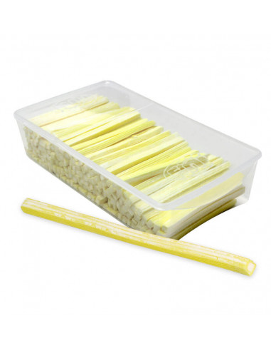 Palitos de regaliz rellenos de nata sabor limon y color amarillo. con azúgar glass encima. Marca fini. 200 unidades
