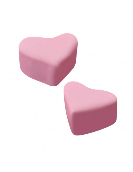 Adictivos marshmallows en forma de corazón de sabor fresa y con una cobertura crujiente de chocolate de color rosa.