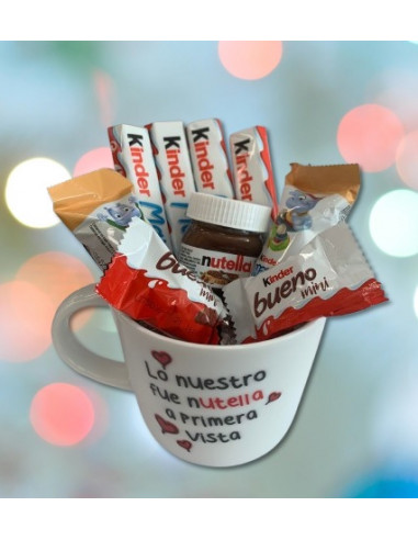 Tazas con productos de Kinder y Nutella dentro.